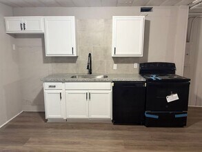 6139 Belcrest St in Houston, TX - Foto de edificio - Building Photo