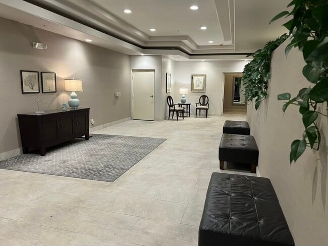 1817 Selby Ave, Unit #203 in Los Angeles, CA - Foto de edificio - Building Photo