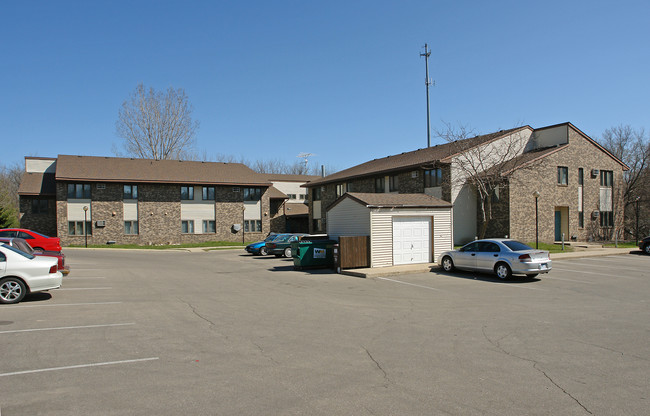 North Oak Apartments in Northfield, MN - Building Photo - Building Photo