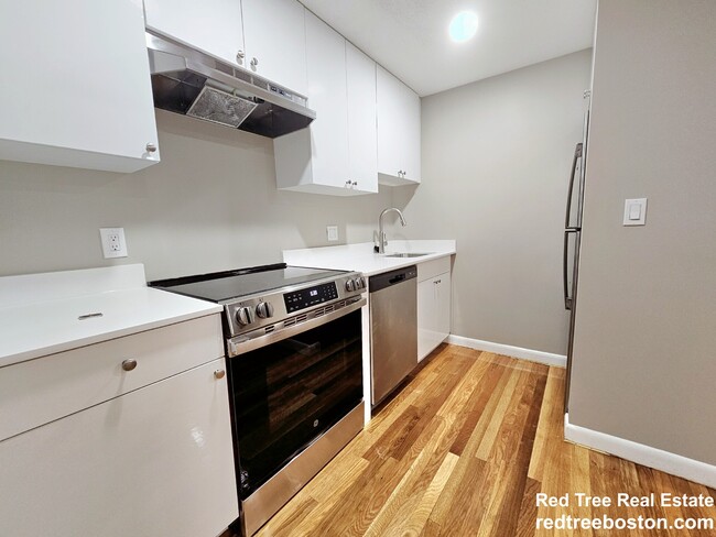 34 Evergreen St, Unit 36 in Boston, MA - Foto de edificio - Building Photo