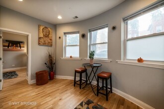 7401 N Hoyne Ave in Chicago, IL - Building Photo - Building Photo
