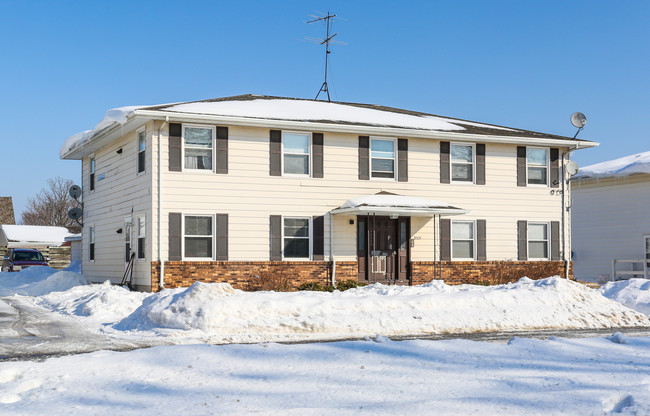 2420 Camelot Boulevard in Sheboygan, WI - Building Photo - Primary Photo