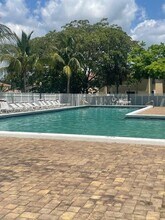 1030 Twin Lakes Dr in Coral Springs, FL - Building Photo - Building Photo