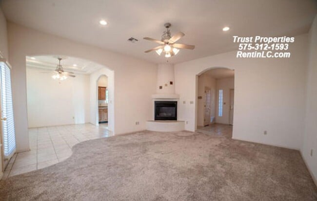 568 Canyon Point Rd in Las Cruces, NM - Building Photo - Building Photo