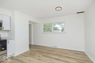 7737 Southfield Dr in Southport, IN - Building Photo - Building Photo