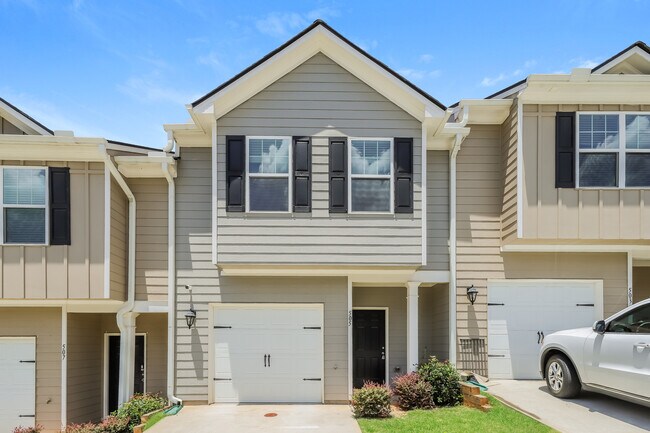 505 Highwood Ln in East Point, GA - Building Photo - Building Photo