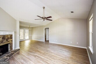 120 Lakefront Dr in Covington, GA - Foto de edificio - Building Photo