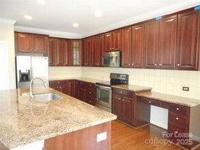 11017 Valley Spring Dr in Charlotte, NC - Building Photo - Building Photo