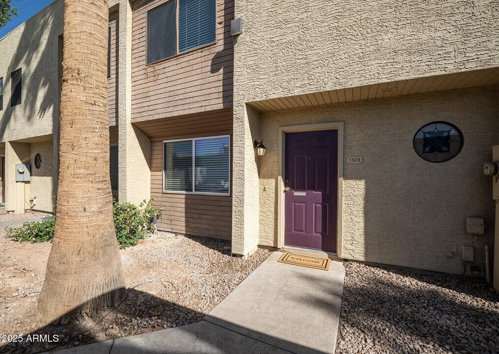 1329 S Mitchell Dr in Tempe, AZ - Foto de edificio