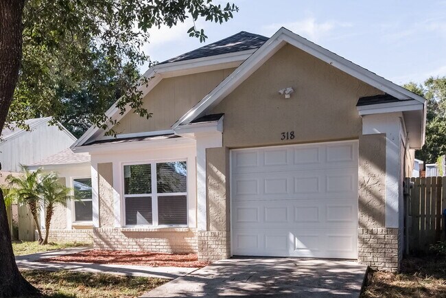 318 Regal Park Dr in Valrico, FL - Foto de edificio - Building Photo