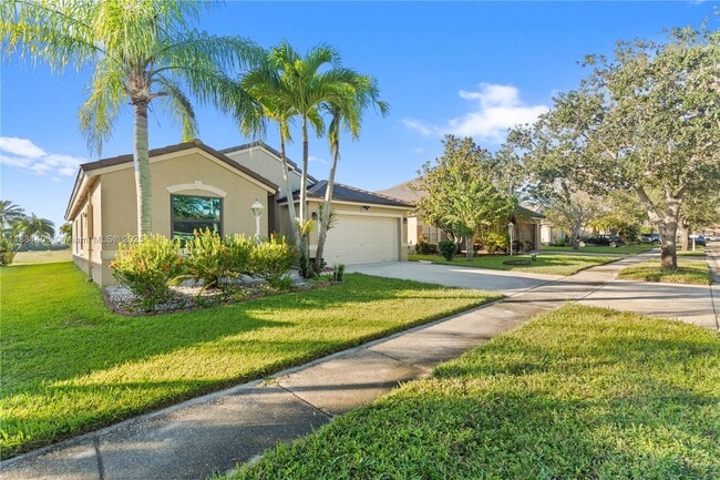 14340 NW 11th St in Pembroke Pines, FL - Building Photo - Building Photo