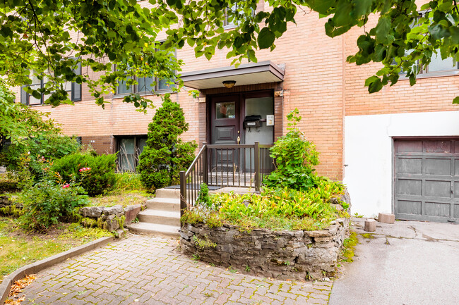 73 Windsor Av in Westmount, QC - Building Photo - Building Photo