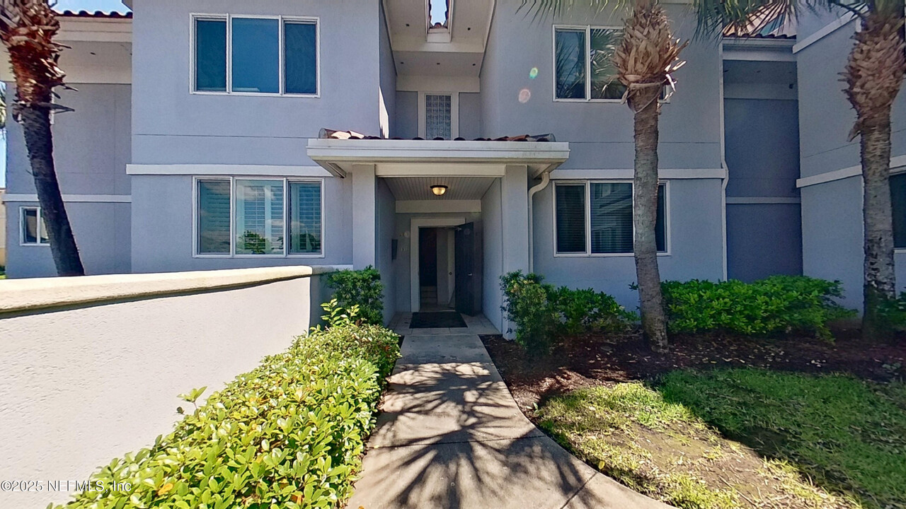 210 11th Ave S in Jacksonville Beach, FL - Foto de edificio