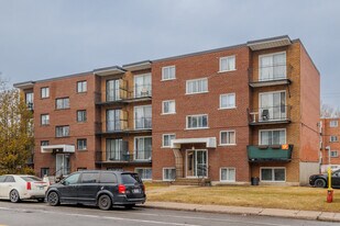 1905 Albert-Murphy Av in Laval, QC - Building Photo