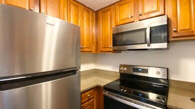 240 Willard St in Quincy, MA - Foto de edificio - Building Photo