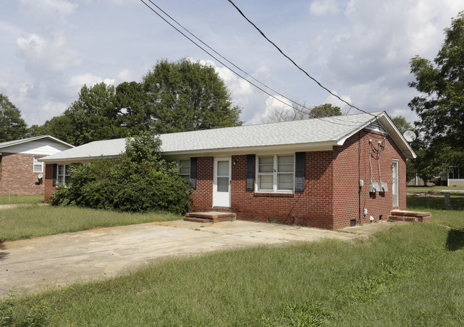 Maple St Duplex in Simpsonville, SC - Foto de edificio - Building Photo