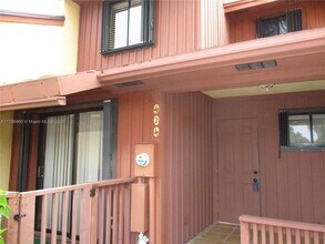 424 SE 11th Terrace in Dania Beach, FL - Building Photo - Building Photo
