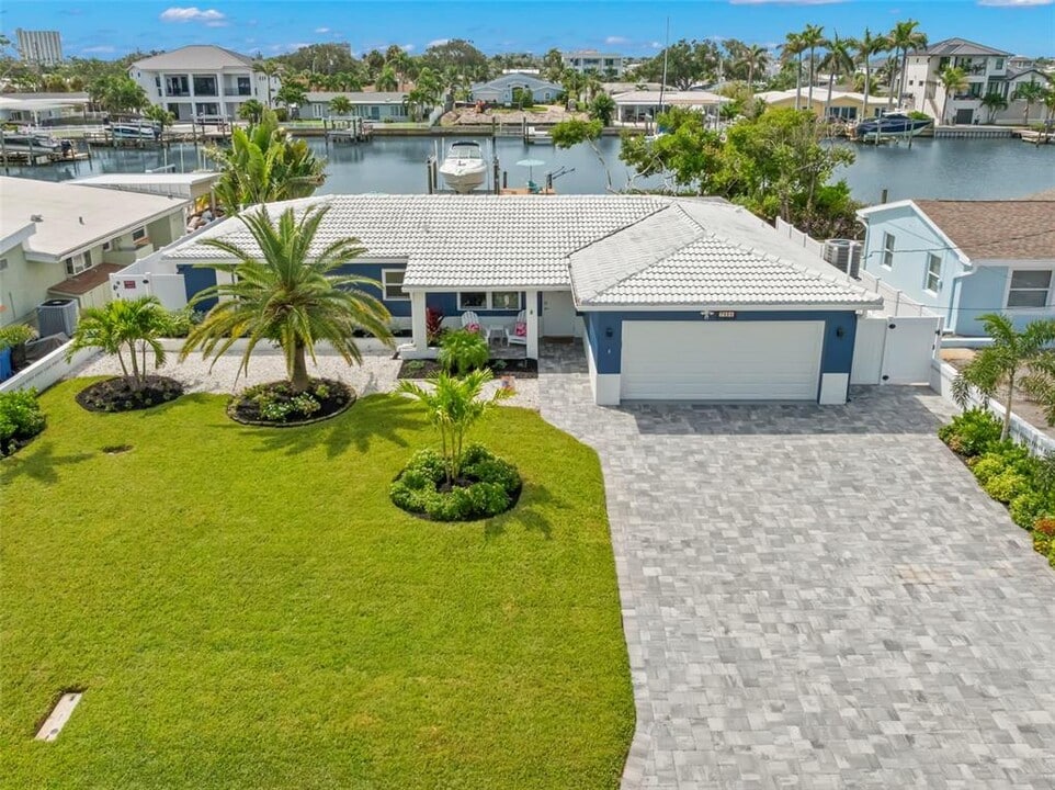 7924 1st Ave S in St. Petersburg, FL - Building Photo