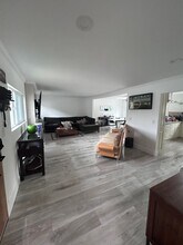 2396 Redlands Dr in Newport Beach, CA - Building Photo - Building Photo