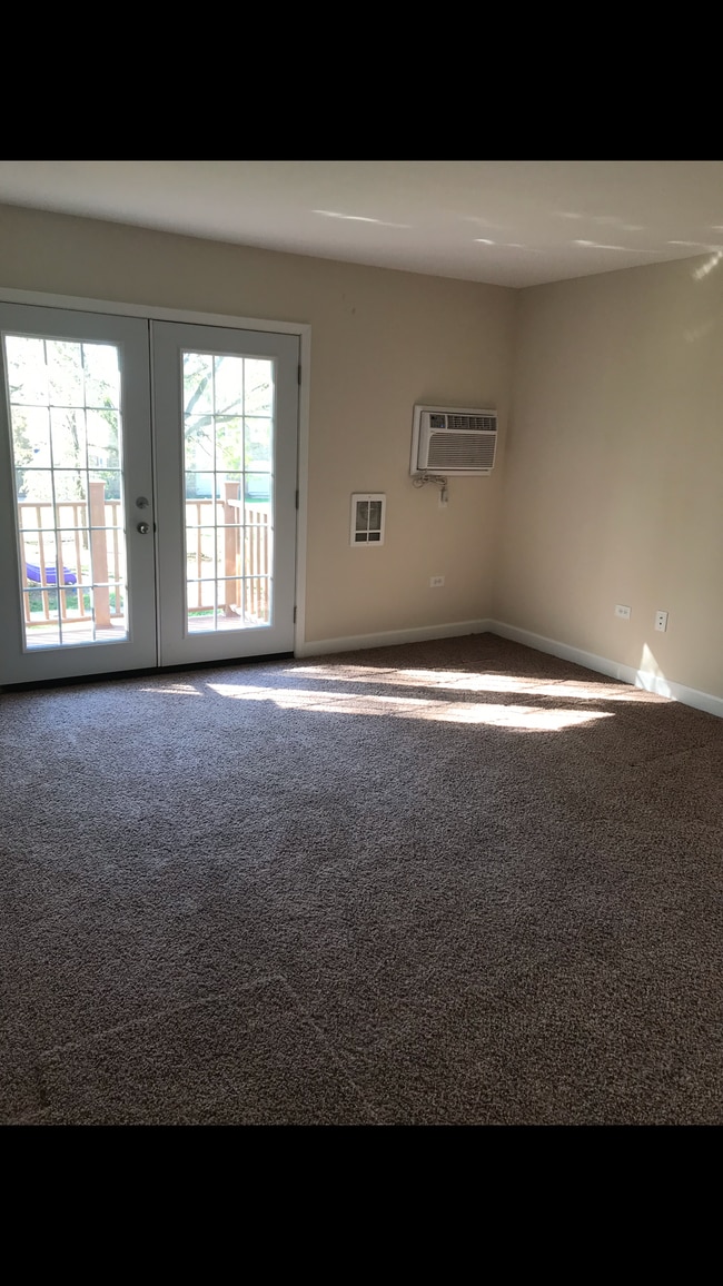 312 Wilshire Dr, Unit Apt 1