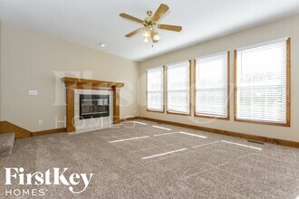 711 Old Paint Rd in Raymore, MO - Foto de edificio - Building Photo