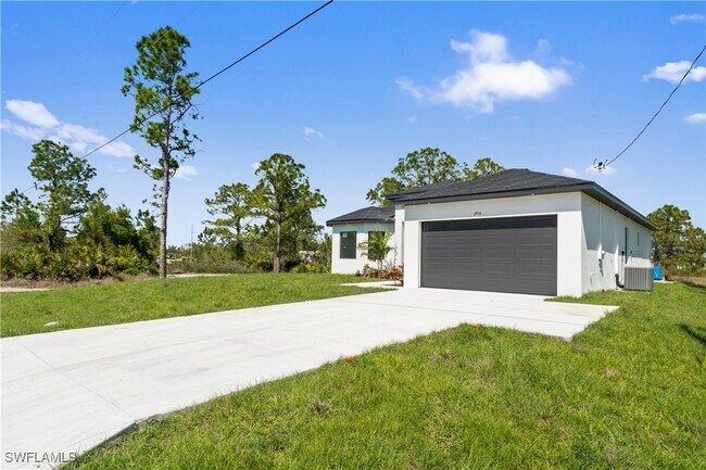 2916 30th St SW in Lehigh Acres, FL - Building Photo - Building Photo