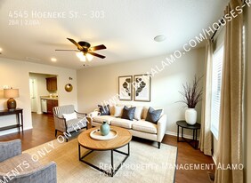 4545 Hoeneke Dr in Kirby, TX - Building Photo