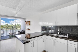 1700 NW N River Dr, Unit 409 in Miami, FL - Building Photo - Building Photo