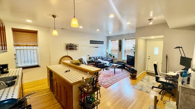 1453 W Cortez St, Unit 1 in Chicago, IL - Foto de edificio - Building Photo