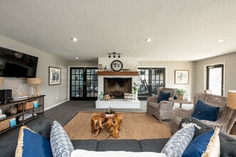 Northlake Village in Noblesville, IN - Foto de edificio - Interior Photo