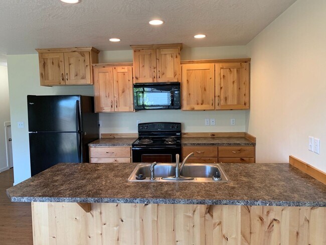 1806 College St-Unit -a194fc58-f488-11e9-95ce-1866da72af90 in Philomath, OR - Building Photo - Building Photo