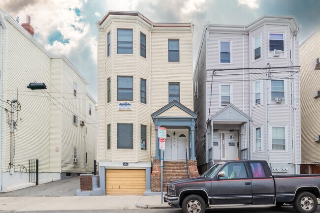 344 Saratoga St, Unit 3