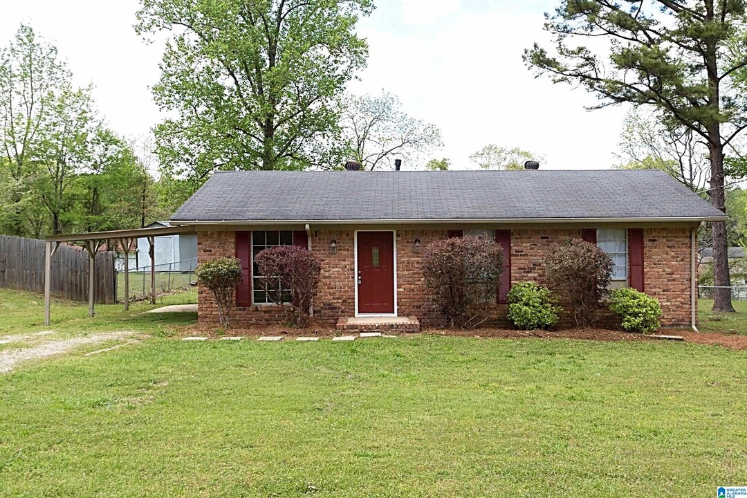 4855 Shady View Dr in Adamsville, AL - Building Photo