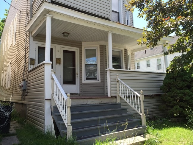 9 Bertha St, Unit downstairs