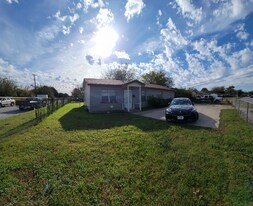 5248 E Berry St in Fort Worth, TX - Building Photo