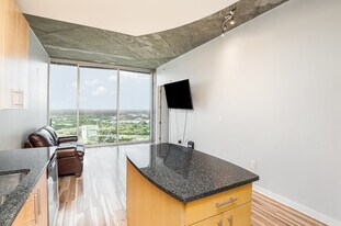 210 N Church St, Unit 3211 in Charlotte, NC - Building Photo