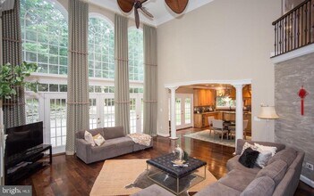 6125 Old Dominion Dr in McLean, VA - Building Photo - Building Photo