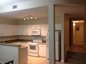 4725 SW 62nd Ave in Davie, FL - Building Photo - Building Photo