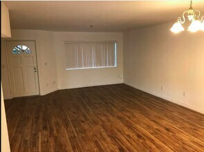 1122 N Columbus Ave in Glendale, CA - Foto de edificio - Building Photo