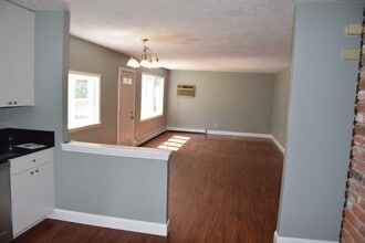 3 Old Village Rd in Sturbridge, MA - Building Photo - Building Photo