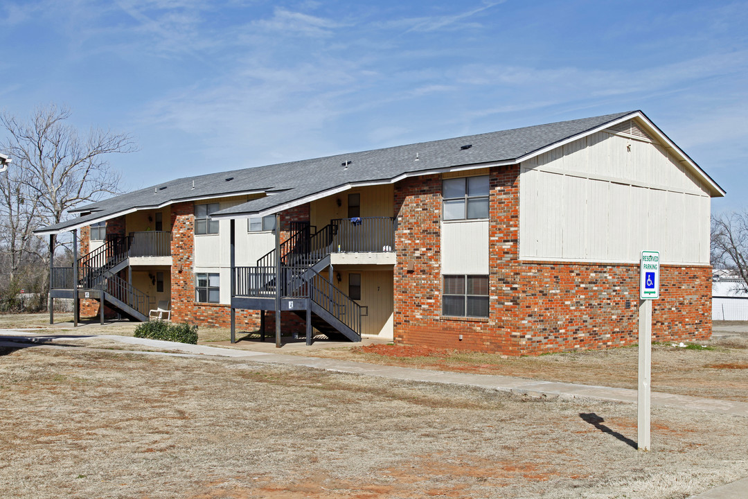 Town Oak XIII in Tecumseh, OK - Building Photo