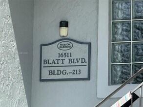 16511 Blatt Blvd in Weston, FL - Building Photo - Building Photo