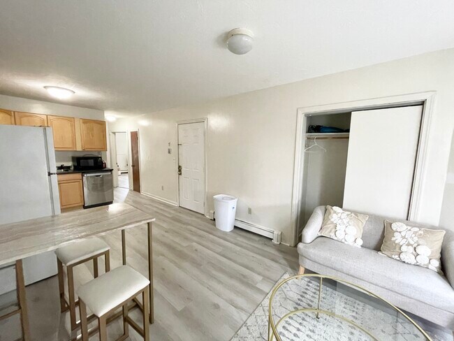 80 Hammond St, Unit 2