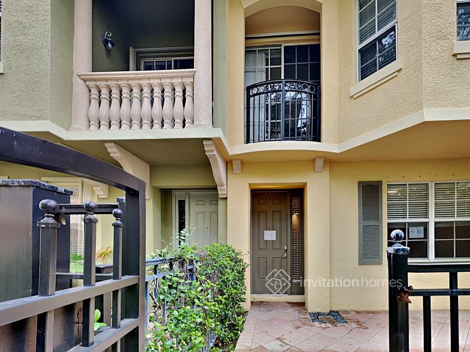 2716 Ravella Way in Palm Beach Gardens, FL - Foto de edificio