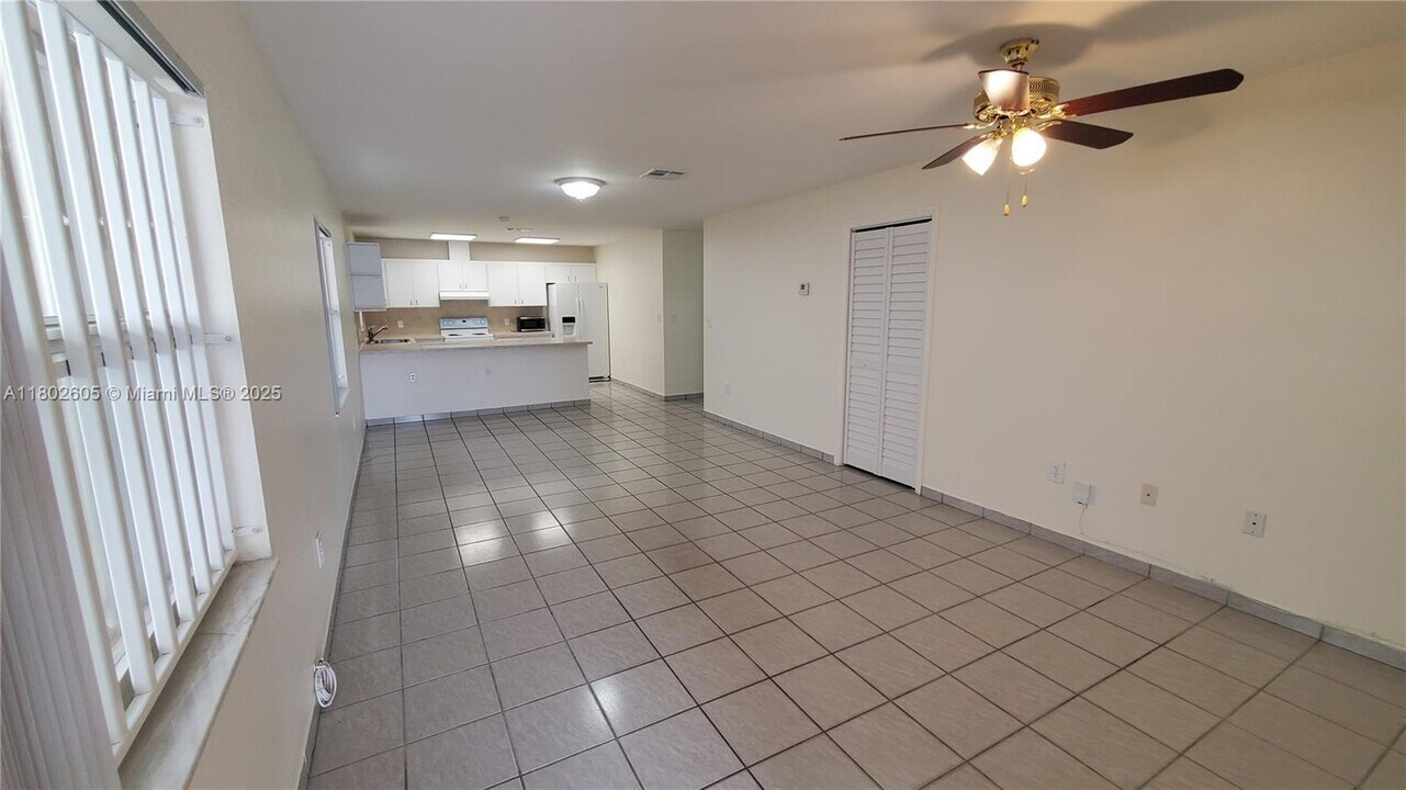 3325 SW 23rd Ter, Unit 0 in Miami, FL - Building Photo