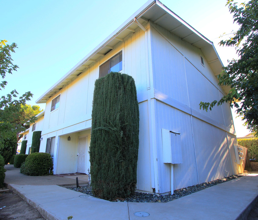 Cambridge Apartments in Cameron Park, CA - Foto de edificio