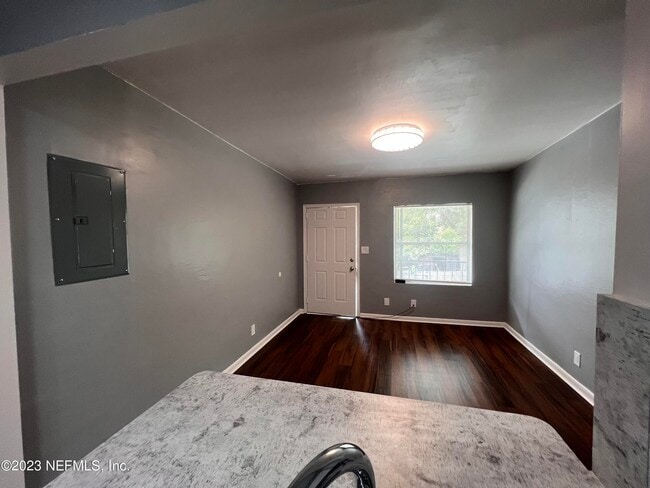 311 W 17th St, Unit 6 in Jacksonville, FL - Foto de edificio - Building Photo