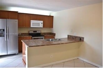 8392 S Coral Cir in North Lauderdale, FL - Building Photo - Building Photo