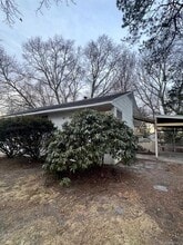 5 Birch Ct in Riverhead, NY - Building Photo - Building Photo