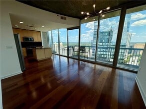 3324 Peachtree Rd in Atlanta, GA - Building Photo - Building Photo